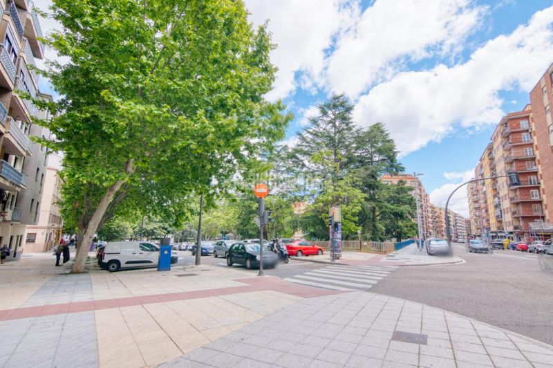 Foto c6746876-335b-4d40-8c3c-702643c1b5bd. Pis amb calefacció aparcament a Carmelitas Salamanca