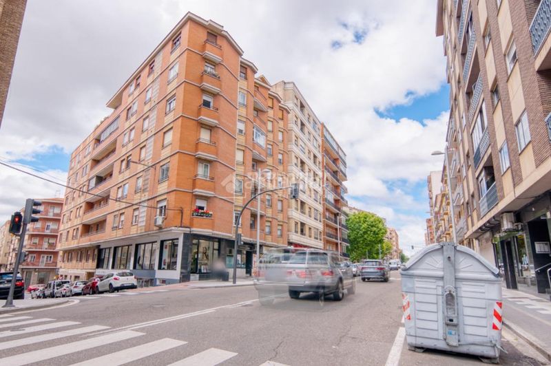 Foto fafa25bc-a47e-4230-a522-fc28538abd14. Pis amb calefacció aparcament a Carmelitas Salamanca