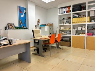 Oficina a Colores -  Entreparques. Oficina en venta en sevilla este