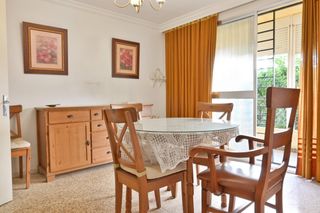 Piso en Parque Alcosa. Piso de renta libre en venta de cuatro dormitorios con terraza z