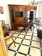 Maison jumelée à Santiponce. Casa adosada de renta libre de cuatro dormitorios con porche y p