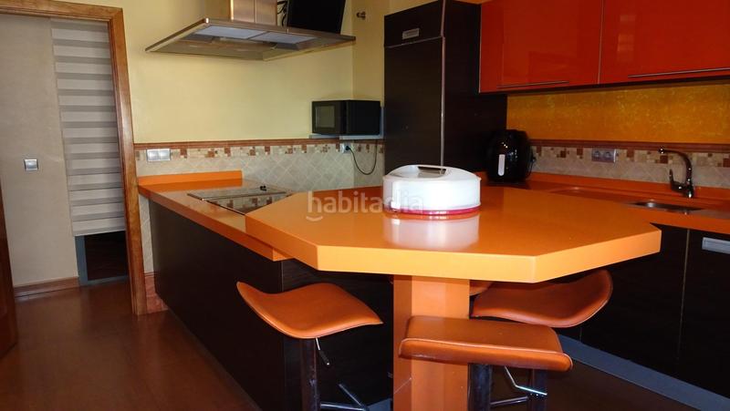 Foto 0c3b16a7-b6ed-4760-9837-289c51f856af. Rent flat with parking in colores - entreparques Sevilla