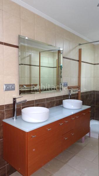 Foto fbf6267f-e568-4a7e-819c-8b63f413ba09. Rent flat with parking in colores - entreparques Sevilla