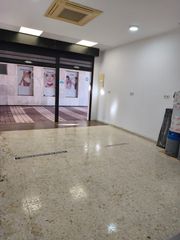 Lloguer Local Comercial a Parque Alcosa. Local comercial en el parque alcosa