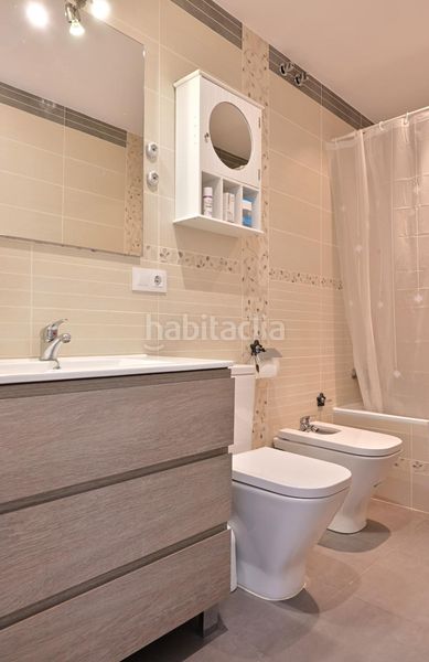Foto 06e5e294-2f13-4eb9-8b81-3c2ec7a8c0b8. Casa adossada amb piscina a colores - entreparques Sevilla