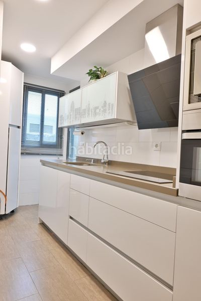 Foto 0e02f8b2-e1db-40de-8de9-b7658ff14b18. Pis amb aparcament a Palmete Sevilla