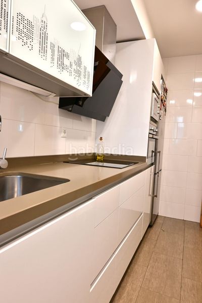 Foto d6fc1f37-3e17-4765-a1a3-bd99106c2ce1. Pis amb aparcament a Palmete Sevilla