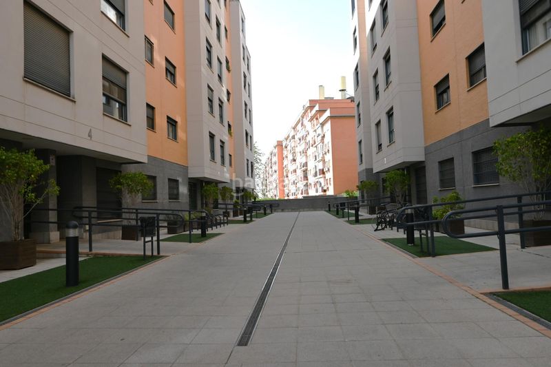 Foto ee1dd8dd-67ac-418a-9484-a21fdc001f9d. Pis amb aparcament a Palmete Sevilla