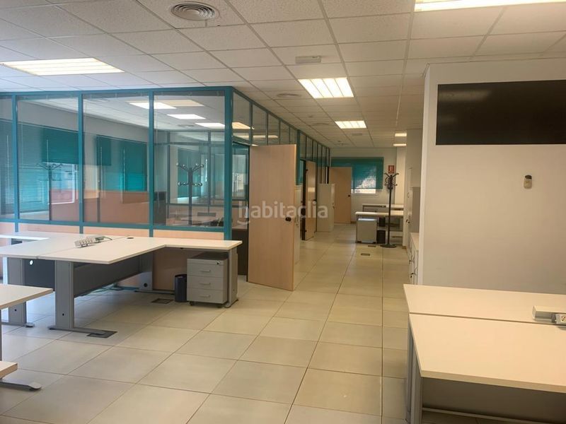 Foto b20a3ca0-f23f-49ef-99a6-becffd416717. Ufficio con parcheggio in colores - entreparques Sevilla