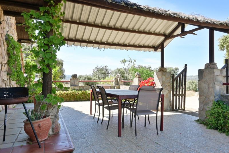 Foto bdb10c17-a765-4ba7-b9d6-d937139bc75f. Casa con parcheggio piscina in Bodonal de la Sierra