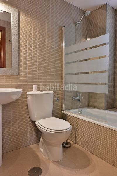 Foto 9c2dde2f-2369-4211-aaa7-76dc6cef7da6. Location appartement avec parking dans colores - entreparques Sevilla