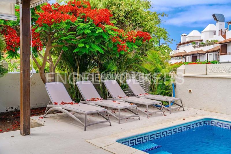 Foto 1b5d48d2-01db-47d5-80fc-f7cda6fd6e4a. Haus mit parking pool in La Caleta Adeje