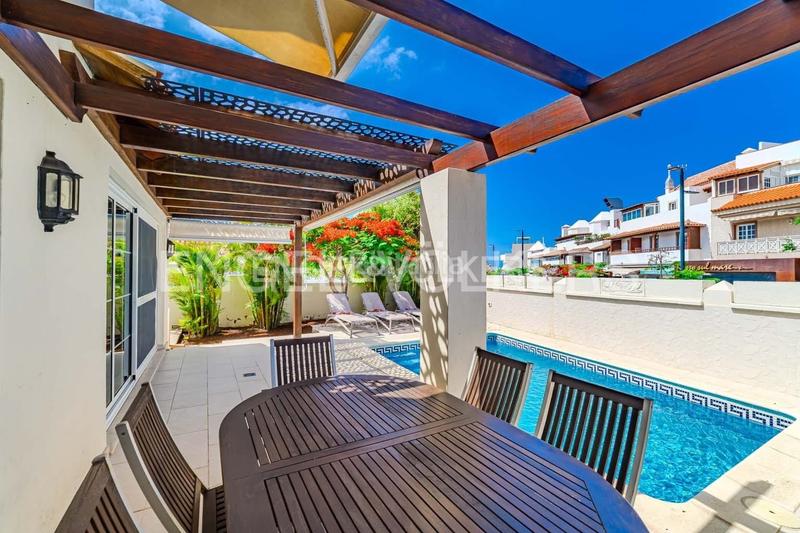 Foto 58eb70c5-88c4-46d2-9887-26b052d8d500. Haus mit parking pool in La Caleta Adeje