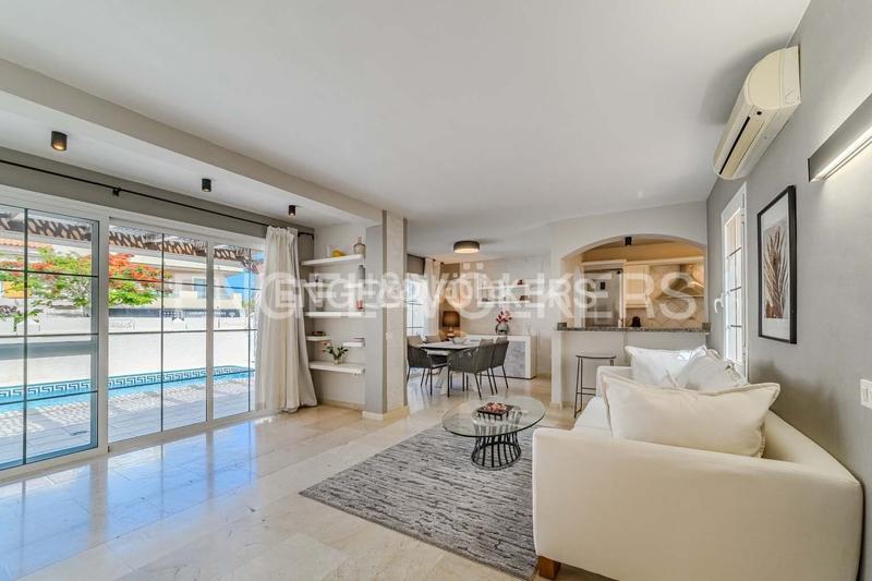 Foto e971448e-5cb6-4f26-9e0e-3c97f7e5f627. Haus mit parking pool in La Caleta Adeje
