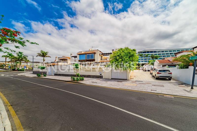 Foto 13136a18-0de1-4b17-94a2-30346b1dacc0. House with parking pool in La Caleta Adeje