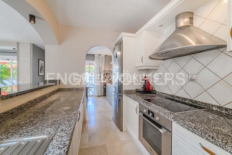 Foto ba8d23cd-c543-4b91-b231-50565f11e417. House with parking pool in La Caleta Adeje