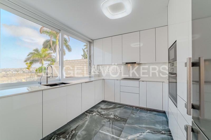 Foto 5e378b62-68a2-4b85-95d8-77d4ffec705b. Casa amb piscina a Playa del Duque Adeje