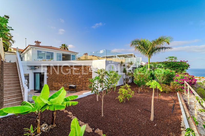 Foto 79fd46bb-01d8-46e1-8ece-50540d89ecb2. Casa amb piscina a Playa del Duque Adeje