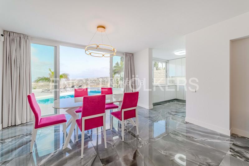 Foto c81b72d8-a538-4bac-a52d-b629386f1997. Casa amb piscina a Playa del Duque Adeje