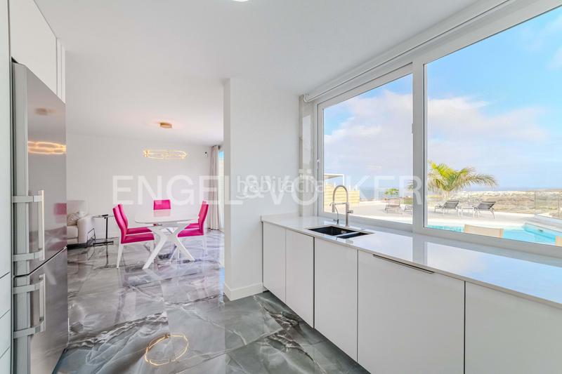 Foto c9a792cc-b76d-4f4f-8b47-6f56d0d7920f. Casa amb piscina a Playa del Duque Adeje