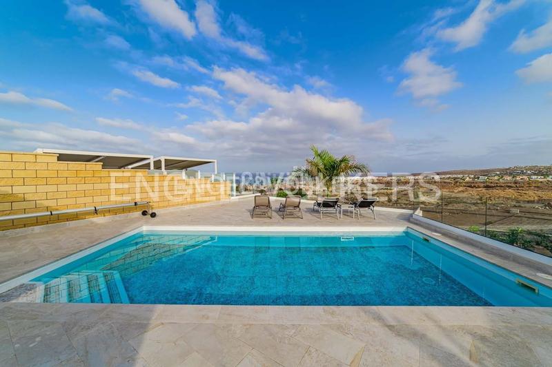 Foto e7a53e7a-a6be-4b08-ac54-63f2e3dced11. Casa en Playa del Duque Adeje