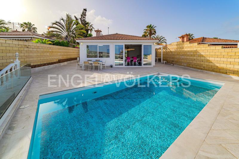 Foto f3613191-569a-45fe-82d4-65fa44f6dbd5. Casa amb piscina a Playa del Duque Adeje