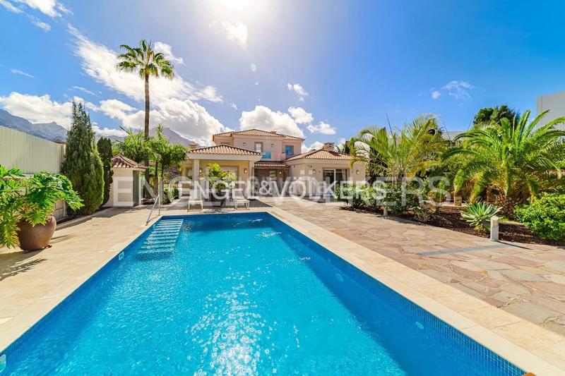 Foto fd433bf7-c95c-40f2-86f8-48346e004471. Haus mit parking pool in La Caleta Adeje