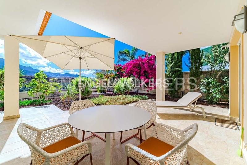 Foto 0b18c8f0-014e-493b-9fd5-b665ffbd88b9. House with parking pool in La Caleta Adeje