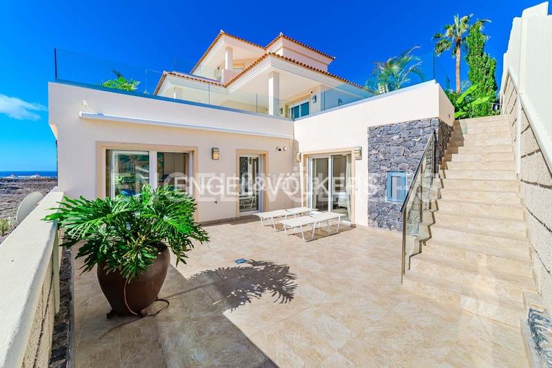Foto 2dec47fe-6f82-419b-bb05-04605970ba01. House with parking pool in La Caleta Adeje