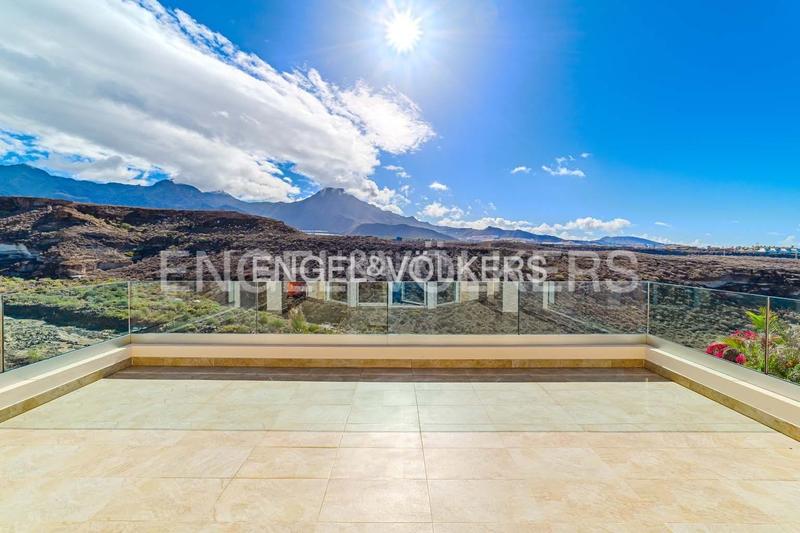 Foto 33b8bac1-4be8-440b-8d5f-1640a3a55e06. House with parking pool in La Caleta Adeje