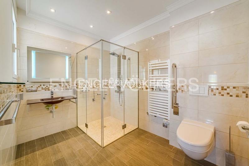 Foto 70b817ab-cad9-4ebf-a1a5-e59b51e57292. House with parking pool in La Caleta Adeje