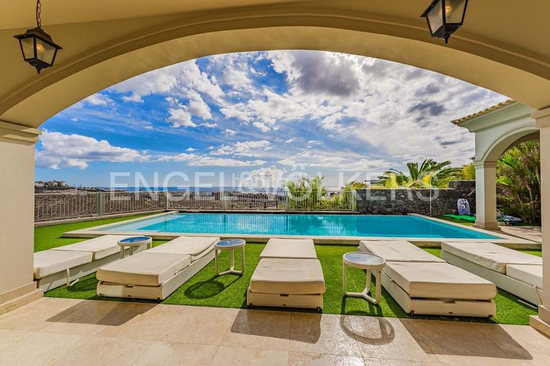 Foto ed575d1e-28a5-443a-a3bd-e6beaec20946. Maison avec parking piscine dans La Caleta Adeje