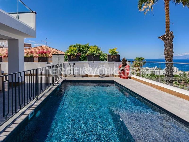 Foto 702f7371-8ab1-4b46-8a4f-4b58ecec992c. House with parking pool in San Eugenio Alto Adeje