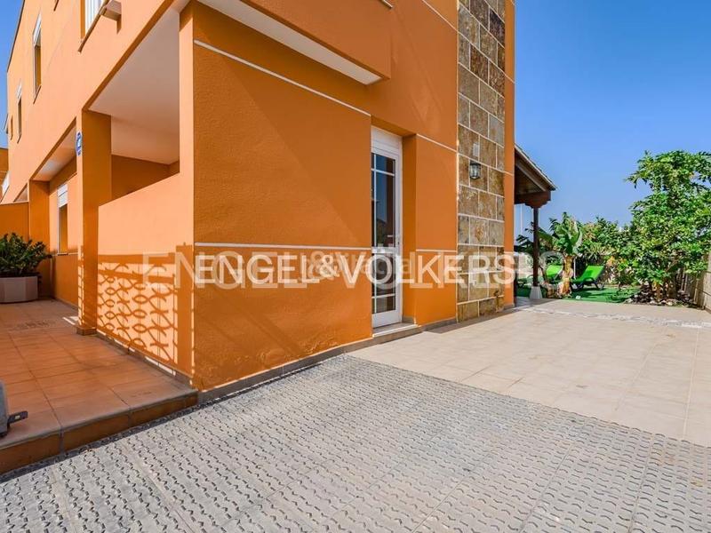Foto b8e482dc-5c64-4298-8982-cc510b3dcd84. Casa en Los Cristianos Arona
