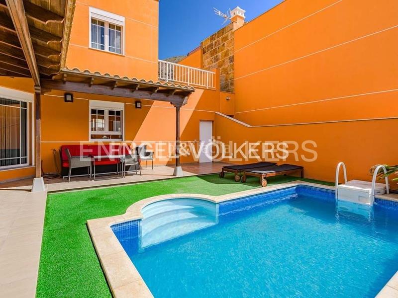 Foto 4ee77509-3dfd-4928-83fc-740f01c52056. Casa con piscina in Los Cristianos Arona