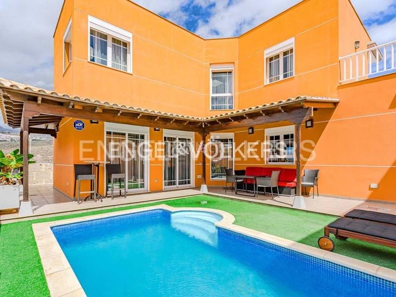 Foto c9f8faa1-674f-4d88-a949-e9859ce73346. Casa con piscina in Los Cristianos Arona