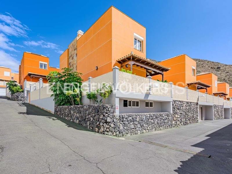 Foto d5f56f1a-2ed1-4423-850b-5cc71809031f. Casa con piscina in Los Cristianos Arona