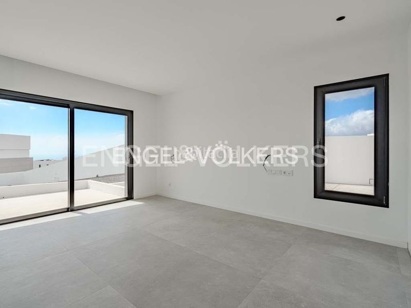 Foto f9f3a166-275e-4b5c-a65f-cd358aa32b5d. Casa amb aparcament piscina a Abama Guía de Isora