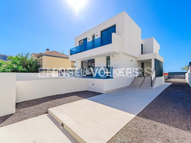 Foto 0bf44127-360d-4fe1-9c27-f81acfccc884. Casa amb aparcament piscina a Playa Fañabé Alto Adeje