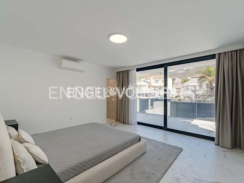 Foto 181c820d-236d-4b94-99ce-51deda954b39. Casa amb aparcament piscina a Playa Fañabé Alto Adeje