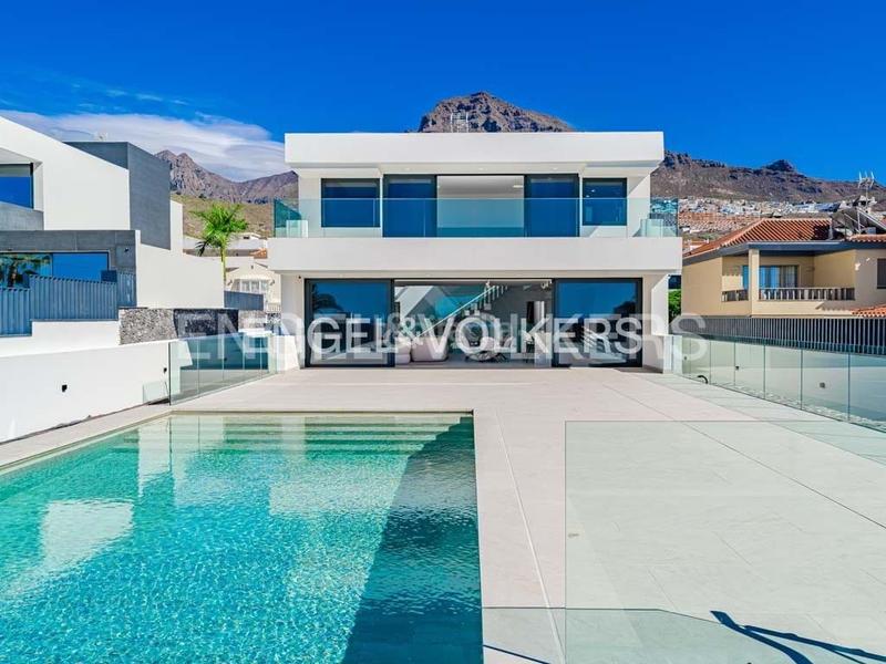 Foto 1ff8d828-225a-46cd-b55a-9d57464ebffa. Casa amb aparcament piscina a Playa Fañabé Alto Adeje