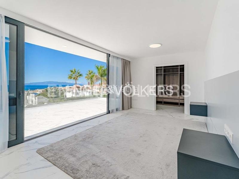 Foto 651f62d3-1efe-4d0b-8a21-ae7418a9ec2a. Casa amb aparcament piscina a Playa Fañabé Alto Adeje