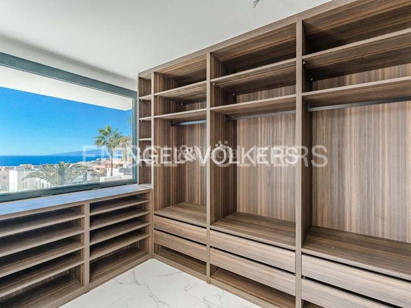 Foto bfba93ec-b65d-4ae7-adfe-072022ca18ee. Casa amb aparcament piscina a Playa Fañabé Alto Adeje