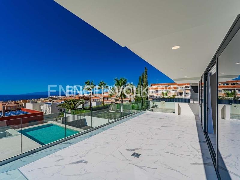 Foto 3befd426-40a8-4ccd-b839-b55497ee67cb. House with parking pool in Playa Fañabé Alto Adeje