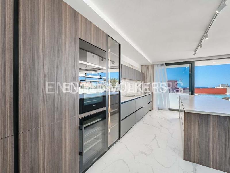 Foto ab4e66e3-e1c1-4d85-8599-b7635c6321c2. House with parking pool in Playa Fañabé Alto Adeje