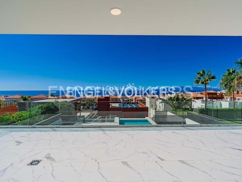 Foto ad33ee3d-a905-4653-b894-8380526f2aac. Maison avec parking piscine dans Playa Fañabé Alto Adeje