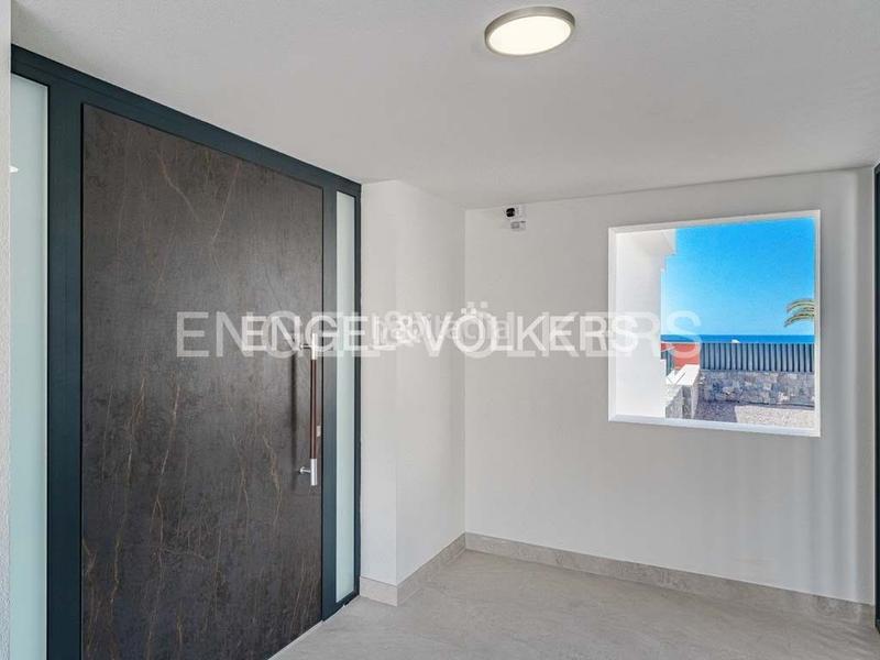 Foto ebfcb47f-86ba-4d3b-9e43-f3e2cfadf60d. Maison avec parking piscine dans Playa Fañabé Alto Adeje