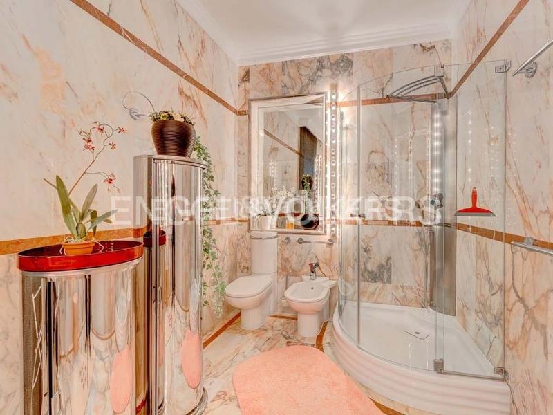 Foto 342a6650-7da4-4998-9ffa-fb0054a40007. House with parking pool in San Eugenio Alto Adeje