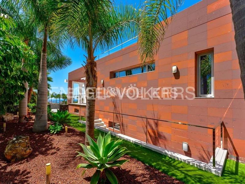 Foto b66b2301-0492-484b-8843-30e9a556c291. Haus mit parking pool in La Caleta Adeje