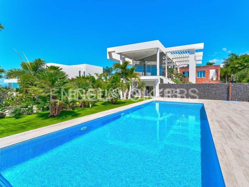 Foto e02b2162-efa2-4d5a-a69a-003773873718. Haus mit parking pool in La Caleta Adeje